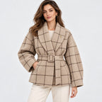 BIMOOX Calvenna Winterjacke – Beige mit Karomuster – Model-Frau