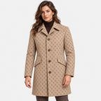 BIMOOX Valdessa Winterjacke – Beige/Braun mit Monogramm – Model-Frau